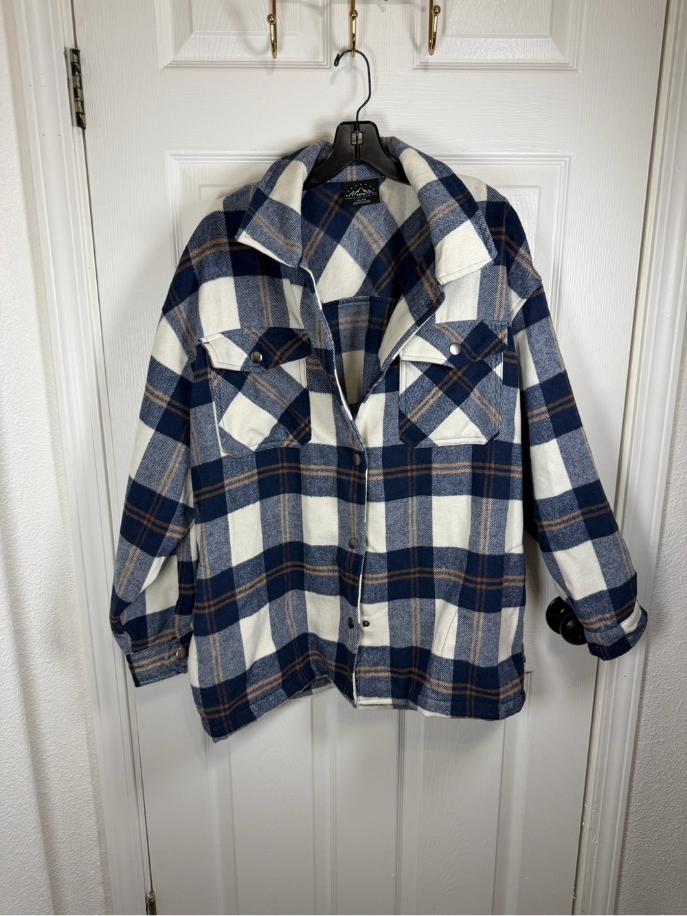 Women's Navy & Cream Plaid Button-Down Shirt Jacket